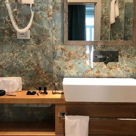 La Linea D'acqua בית הארחה 4*